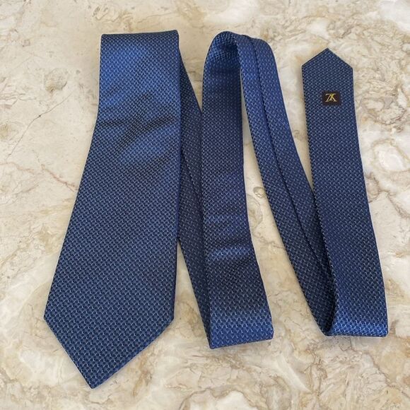 Louis Vuitton LV Monogram 100% Silk Tie - Picture 4 of 11